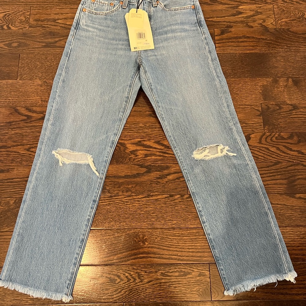 NWT LEVI'S Wedgie Straight Jeans 24